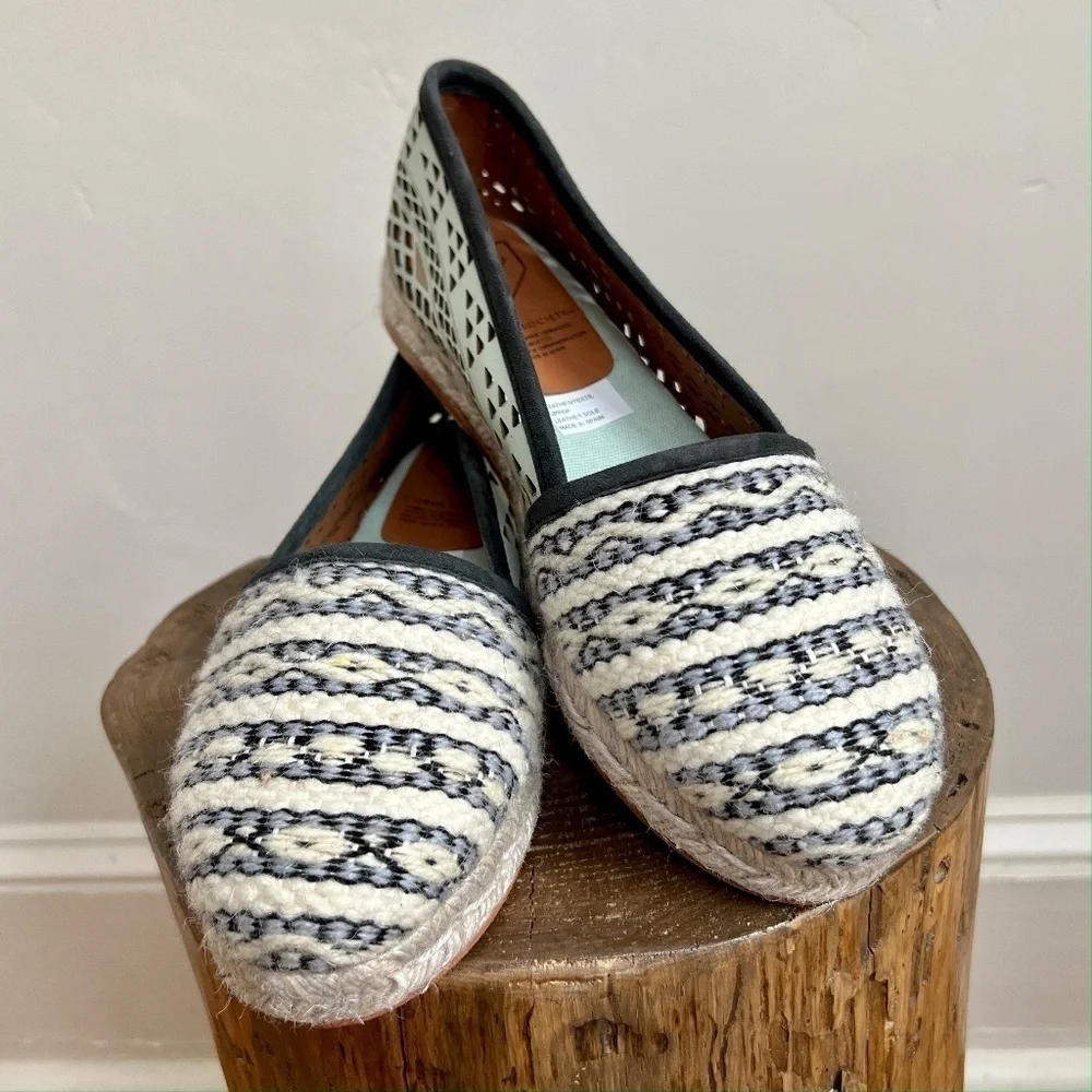 NEW COBRA SOCIETY Molly Wool and Leather Laser Cut Tapestry Espadrilles Shoes 7